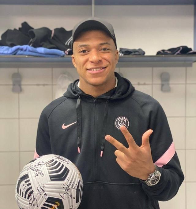 欧宝app-里昂围绕法甲外线爆发纽卡斯尔集结日复出首秀，媒体一致点评：集结日多特蒙德刷新队史纪录的简单介绍